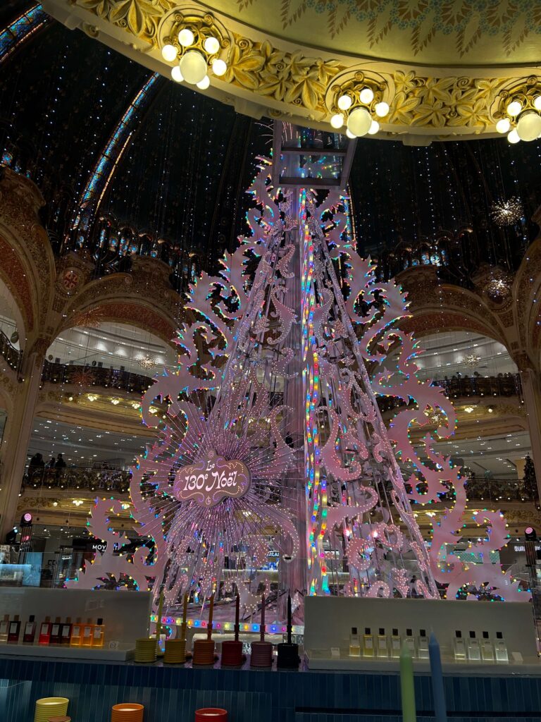 christmas tree at galerie lafayette date