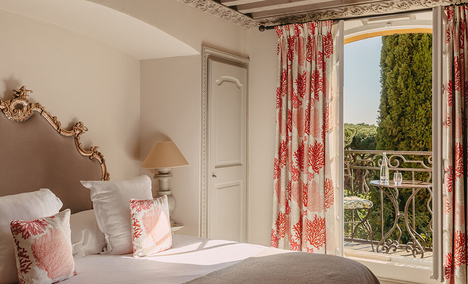 67bd7d940636ea106059673e_offre-romantic-riviera-villa-marie-saint-tropez-4 (1)