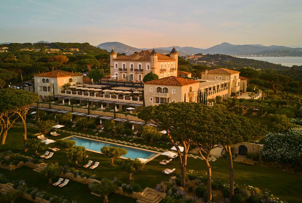 ZecbxdpPKi1mbnSd_2.-CDM-Château-de-La-Messardière-Vue-drone (1)